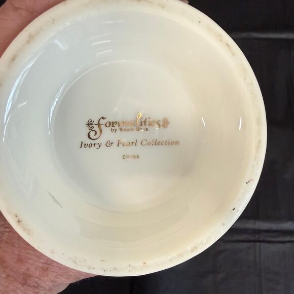 Formalities by Baum Bros Ivory & Pearl Votive Holder - Picture 2 of 4